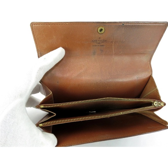 Louis Vuitton Textured Brown Leather Detail - Picture 8 of 16